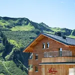 Landhaus Damuels Apartman *